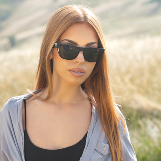 Oceanid#Color_Montatura Gloss Black con Lente Grey Polarized