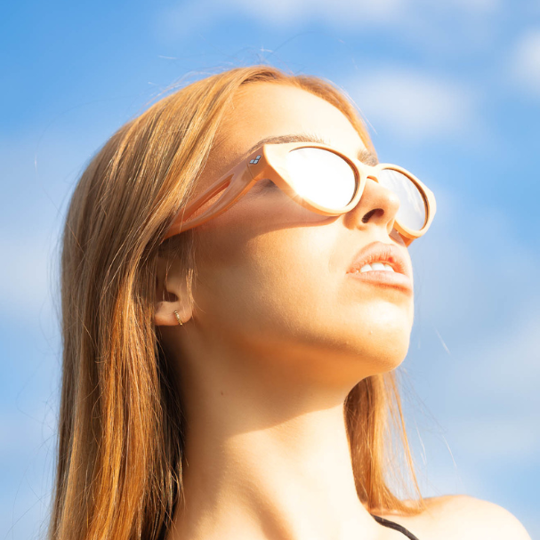 Sirena#Color_Montatura Gloss Apricot con Lente Silver Mirror